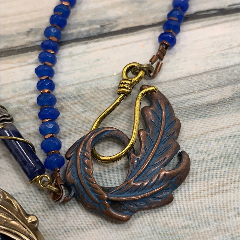 ⭐️Adorned Crown artisan assemblage gold lapis rhinestone bow necklace - Picture 7 of 9